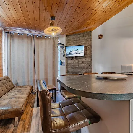 Апартаменти Cosy 5 Persons / In Out *